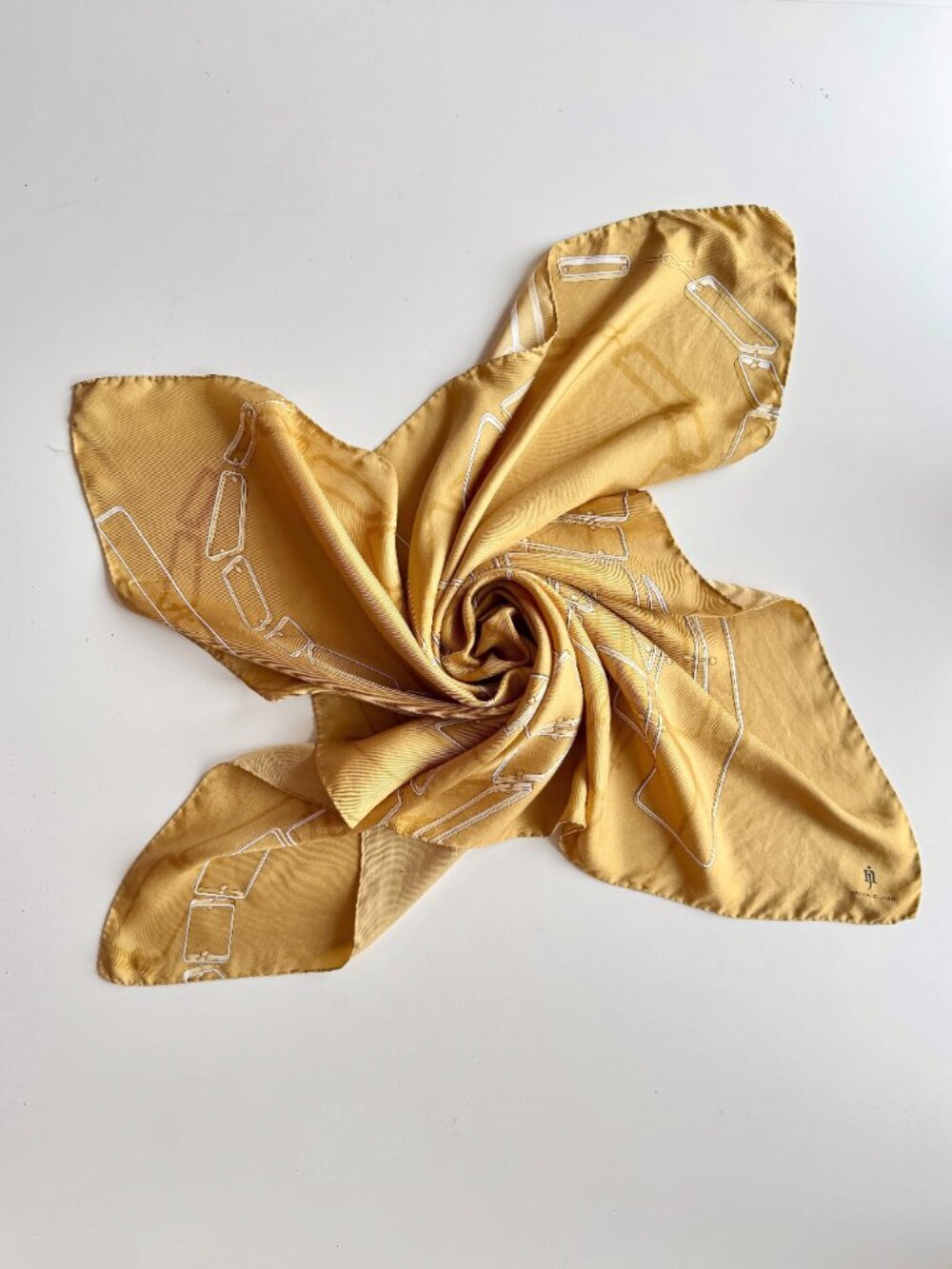 NATHALIE JEAN Gold Silk Ttwill Saphir Chain Printed 33.5" x 33.5" Square Scarf